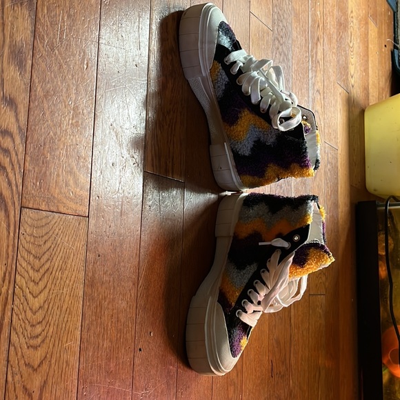 Good News High top Carpet sneakers EU size 37. Like new, never worn. - Picture 2 of 5